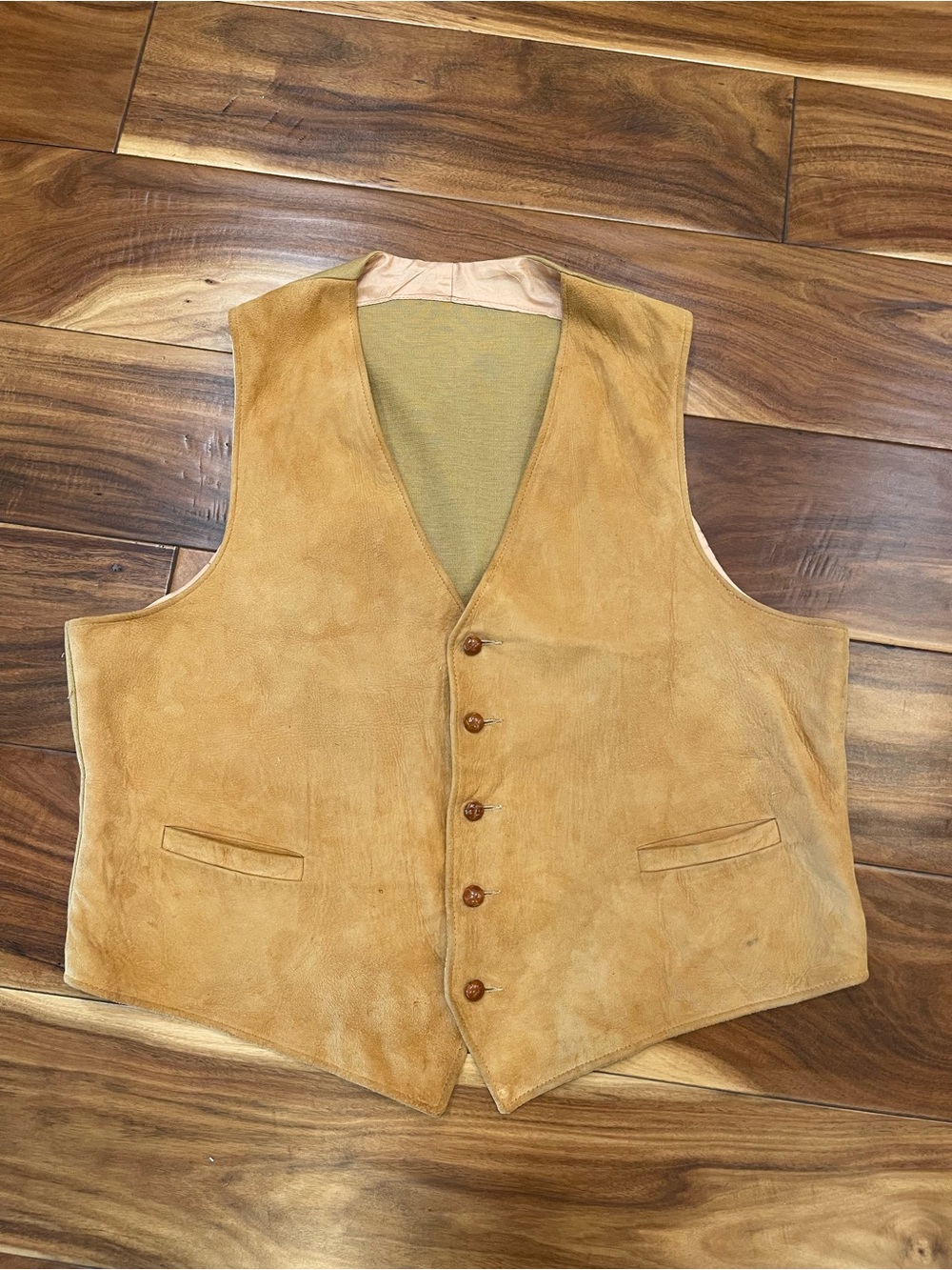 Vintage tan suede leather vest 5 buttons 2 pockets Mens 50 long eclectic grandpa